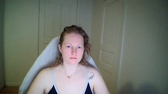 Girlnina-1995 online show from April 2026 07:10:01 AM