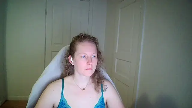 Girlnina-1995 online show from April 2026 06:31:01 AM