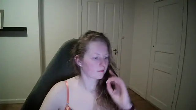 Snapshot of Girlnina-1995 chatting on March 2025 07:06:02 PM Girlnina-1995 online show from March 2025 07:06:02 PM