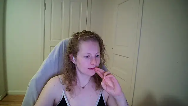 Girlnina-1995 online show from April 2026 07:15:02 PM