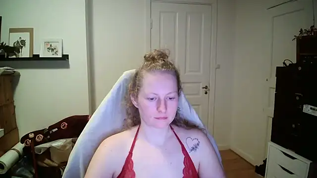 Snapshot of Girlnina-1995 chatting on February 2026 07:33:02 PM Girlnina-1995 online show from February 2026 07:33:02 PM