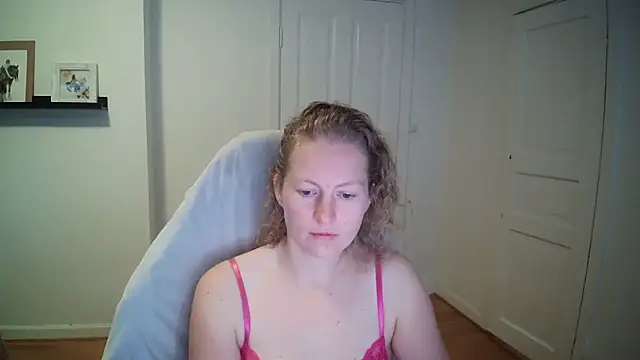 Snapshot of Girlnina-1995 chatting on September 2025 09:48:01 AM Girlnina-1995 online show from September 2025 09:48:01 AM