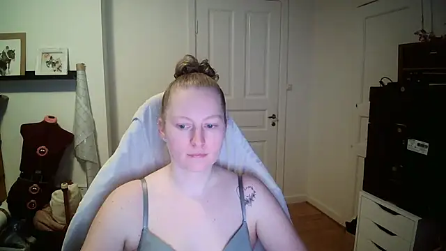 Snapshot of Girlnina-1995 chatting on January 2026 09:58:02 AM Girlnina-1995 online show from January 2026 09:58:02 AM