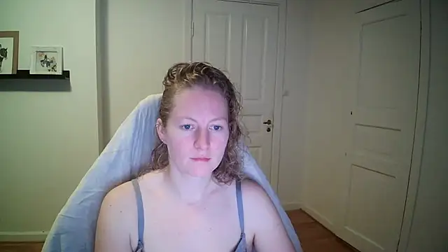 Girlnina-1995 online show from October 2025 07:38:01 AM