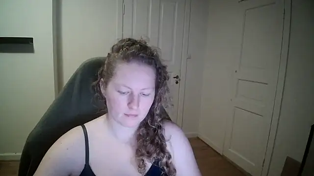 Snapshot of Girlnina-1995 chatting on February 2025 03:47:01 PM Girlnina-1995 online show from February 2025 03:47:01 PM