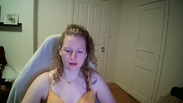 Girlnina-1995 online show from March 2026 09:18:01 PM