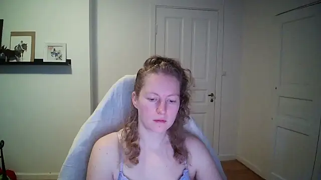 Snapshot of Girlnina-1995 chatting on November 2025 08:50:01 AM Girlnina-1995 online show from November 2025 08:50:01 AM