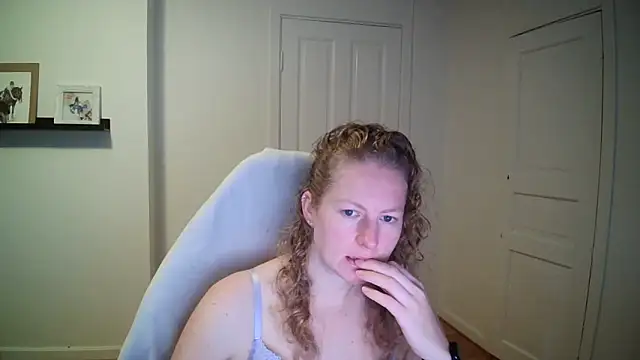 Snapshot of Girlnina-1995 chatting on October 2025 06:58:02 AM Girlnina-1995 online show from October 2025 06:58:02 AM