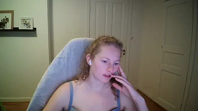 Snapshot of Girlnina-1995 chatting on October 2025 11:00:01 AM Girlnina-1995 online show from October 2025 11:00:01 AM