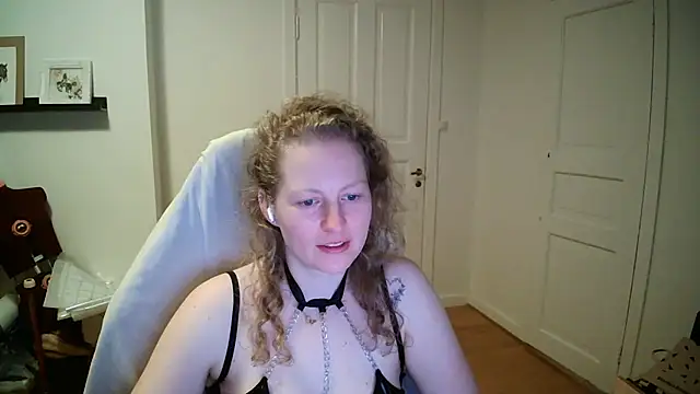 Girlnina-1995 online show from March 2026 06:32:02 PM