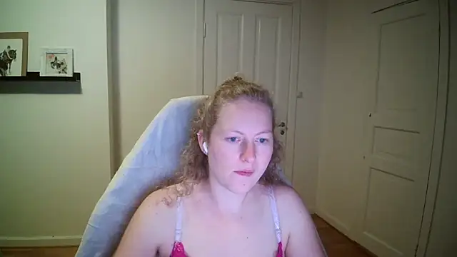 Snapshot of Girlnina-1995 chatting on October 2025 08:21:01 PM Girlnina-1995 online show from October 2025 08:21:01 PM