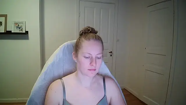 Girlnina-1995 online show from November 2025 11:36:02 AM