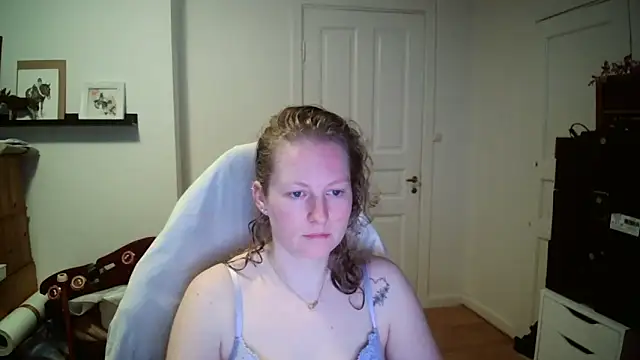 Snapshot of Girlnina-1995 chatting on February 2026 08:15:02 AM Girlnina-1995 online show from February 2026 08:15:02 AM