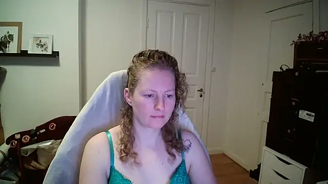 Snapshot of Girlnina-1995 chatting on February 2026 08:12:02 AM Girlnina-1995 online show from February 2026 08:12:02 AM