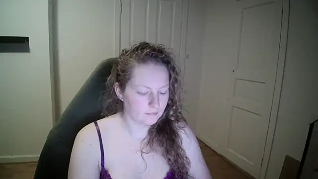 Snapshot of Girlnina-1995 chatting on February 2025 07:52:02 PM Girlnina-1995 online show from February 2025 07:52:02 PM