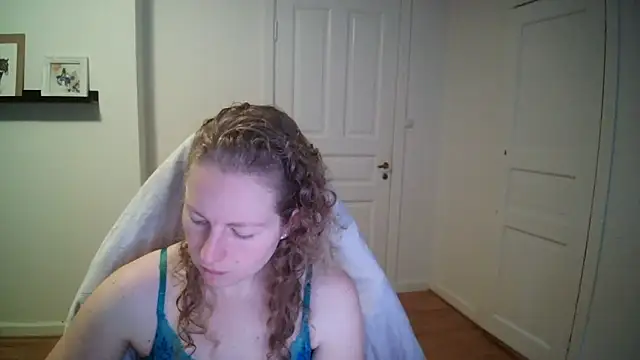 Snapshot of Girlnina-1995 chatting on November 2025 08:51:02 AM Girlnina-1995 online show from November 2025 08:51:02 AM