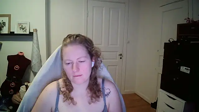 Snapshot of Girlnina-1995 chatting on January 2026 10:10:02 AM Girlnina-1995 online show from January 2026 10:10:02 AM