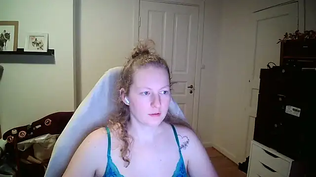 Snapshot of Girlnina-1995 chatting on February 2026 09:25:02 PM Girlnina-1995 online show from February 2026 09:25:02 PM