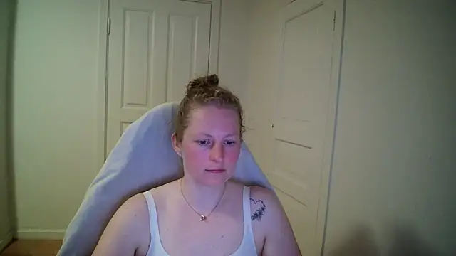 Girlnina-1995 online show from April 2026 06:14:01 PM