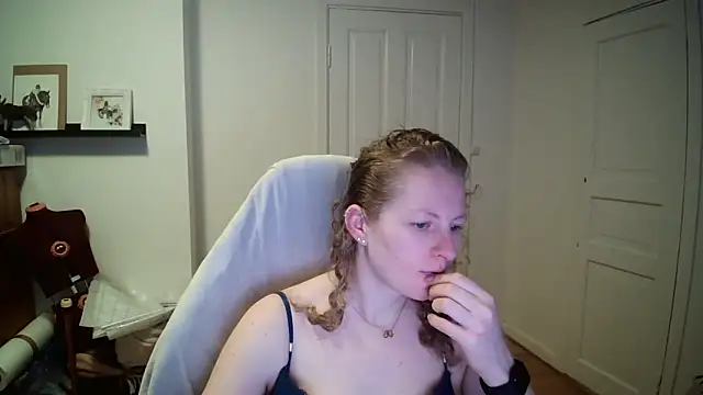 Girlnina-1995 online show from March 2026 08:44:02 AM