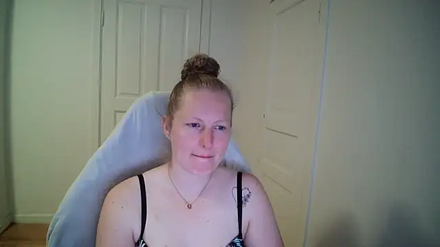 Girlnina-1995 online show from May 2026 08:30:02 AM