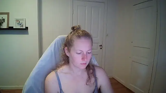 Snapshot of Girlnina-1995 chatting on September 2025 09:04:02 AM Girlnina-1995 online show from September 2025 09:04:02 AM