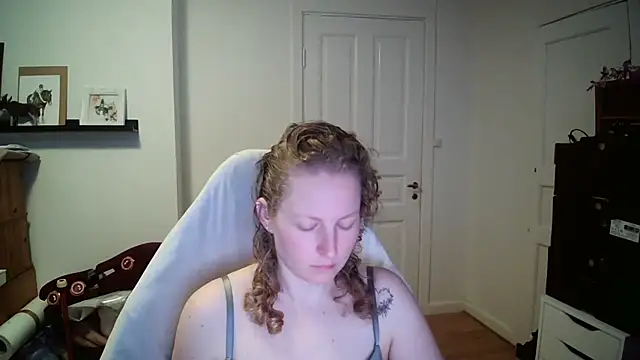 Snapshot of Girlnina-1995 chatting on February 2026 09:09:01 AM Girlnina-1995 online show from February 2026 09:09:01 AM