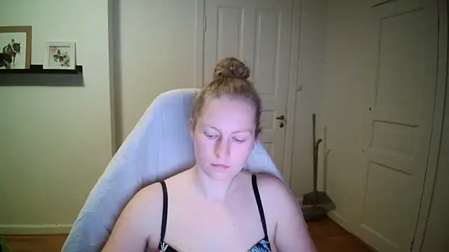 Snapshot of Girlnina-1995 chatting on October 2025 07:44:01 PM Girlnina-1995 online show from October 2025 07:44:01 PM