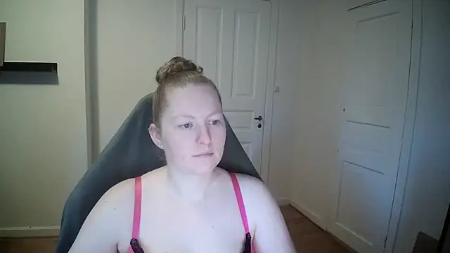 Snapshot of Girlnina-1995 chatting on February 2025 10:14:02 AM Girlnina-1995 online show from February 2025 10:14:02 AM