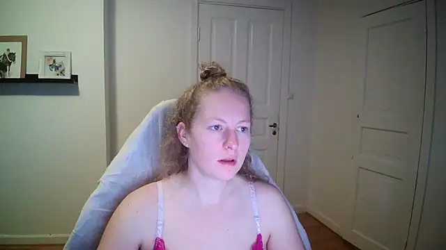 Snapshot of Girlnina-1995 chatting on October 2025 07:10:02 AM Girlnina-1995 online show from October 2025 07:10:02 AM