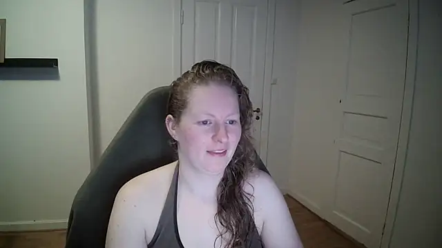 Snapshot of Girlnina-1995 chatting on March 2025 08:40:01 AM Girlnina-1995 online show from March 2025 08:40:01 AM