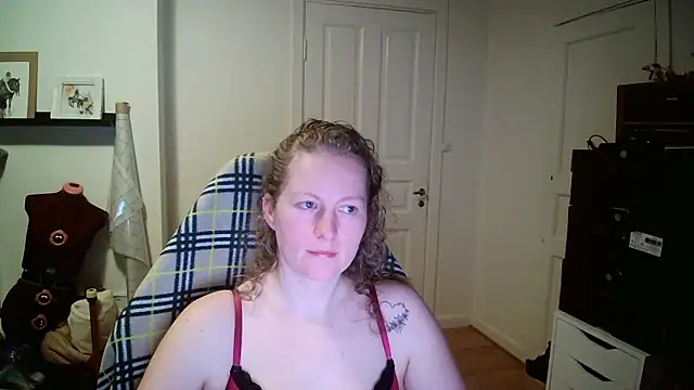 Snapshot of Girlnina-1995 chatting on January 2026 05:49:02 PM Girlnina-1995 online show from January 2026 05:49:02 PM