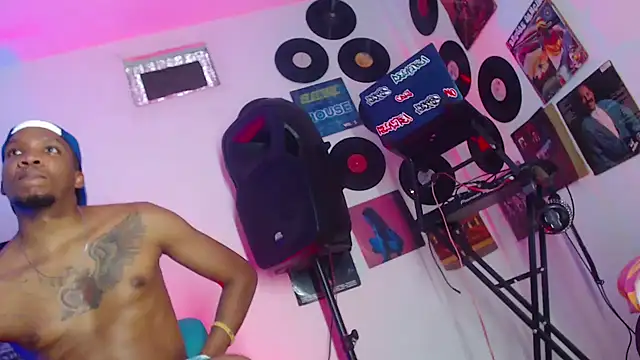 Snapshot of bigdickxblackx chatting on February 2025 02:14:01 AM bigdickxblackx online show from February 2025 02:14:01 AM