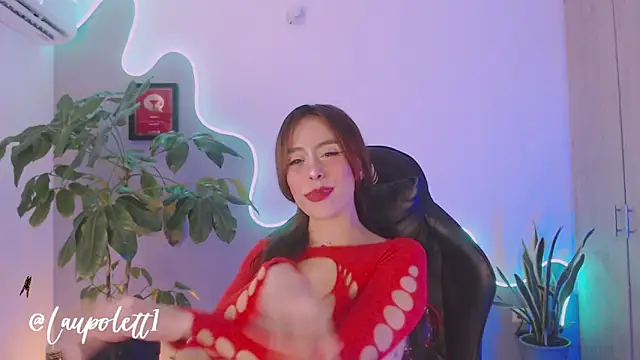 Snapshot of LauPolett chatting on February 2026 11:27:02 PM LauPolett online show from February 2026 11:27:02 PM