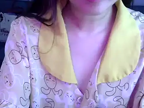 Snapshot of Bee_2k chatting on July 2026 04:30:02 AM Bee 2k online show from July 2026 04:30:02 AM