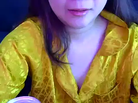 Snapshot of Bee_2k chatting on June 2026 04:35:02 AM Bee 2k online show from June 2026 04:35:02 AM