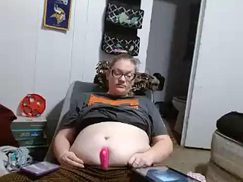 Snapshot of Slutty_Owl420 chatting on January 2025 11:27:01 PM Slutty Owl420 online show from January 2025 11:27:01 PM