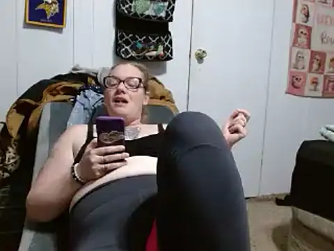 Snapshot of Slutty_Owl420 chatting on February 2025 12:05:01 AM Slutty Owl420 online show from February 2025 12:05:01 AM