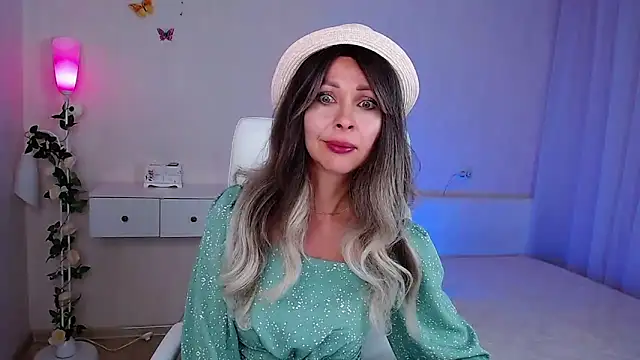 Snapshot of wendifoste chatting on September 2025 07:54:02 PM wendifoste online show from September 2025 07:54:02 PM