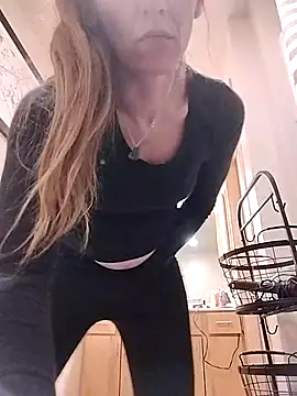 eatmeplease44 online show from February 2026 11:42:02 AM