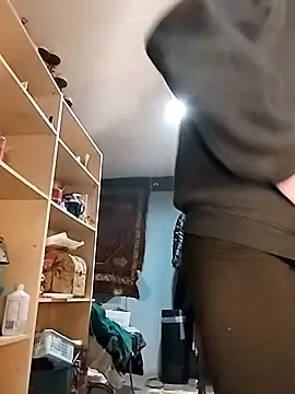 eatmeplease44 online show from April 2026 03:28:01 PM