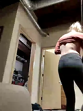 eatmeplease44 online show from February 2025 08:03:01 PM