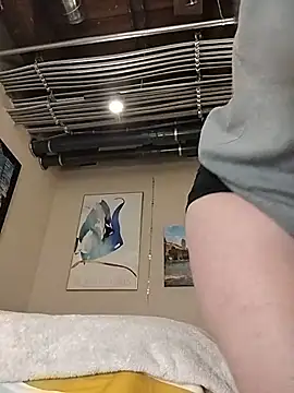eatmeplease44 online show from May 2026 06:46:01 PM