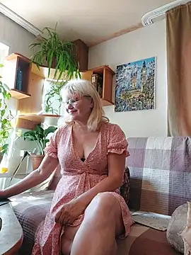 Snapshot of IrmaRose chatting on August 2026 07:05:01 AM IrmaRose online show from August 2026 07:05:01 AM