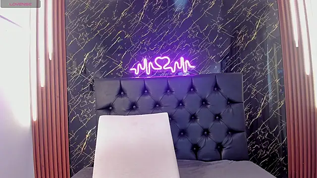 Snapshot of Tamara-evans chatting on November 2025 07:58:01 PM Tamara-evans online show from November 2025 07:58:01 PM