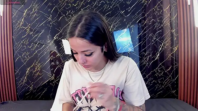 Tamara-evans online show from December 2025 06:22:01 PM