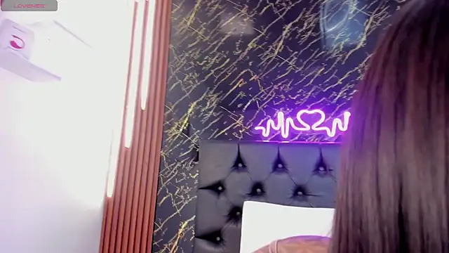 Snapshot of Tamara-evans chatting on November 2025 05:12:02 PM Tamara-evans online show from November 2025 05:12:02 PM