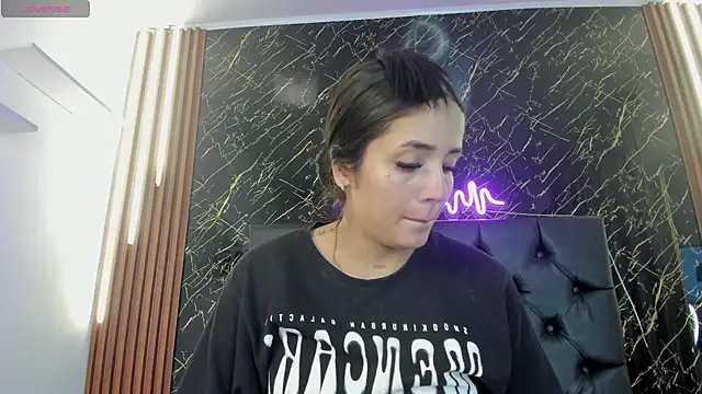 Snapshot of Tamara-evans chatting on November 2025 07:51:01 PM Tamara-evans online show from November 2025 07:51:01 PM