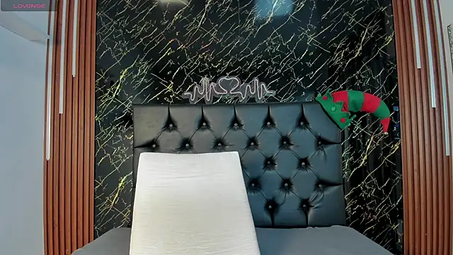 Snapshot of Tamara-evans chatting on December 2025 07:04:02 PM Tamara-evans online show from December 2025 07:04:02 PM