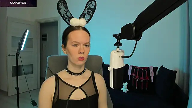 Snapshot of DivineBite chatting on February 2026 03:00:02 PM DivineBite online show from February 2026 03:00:02 PM